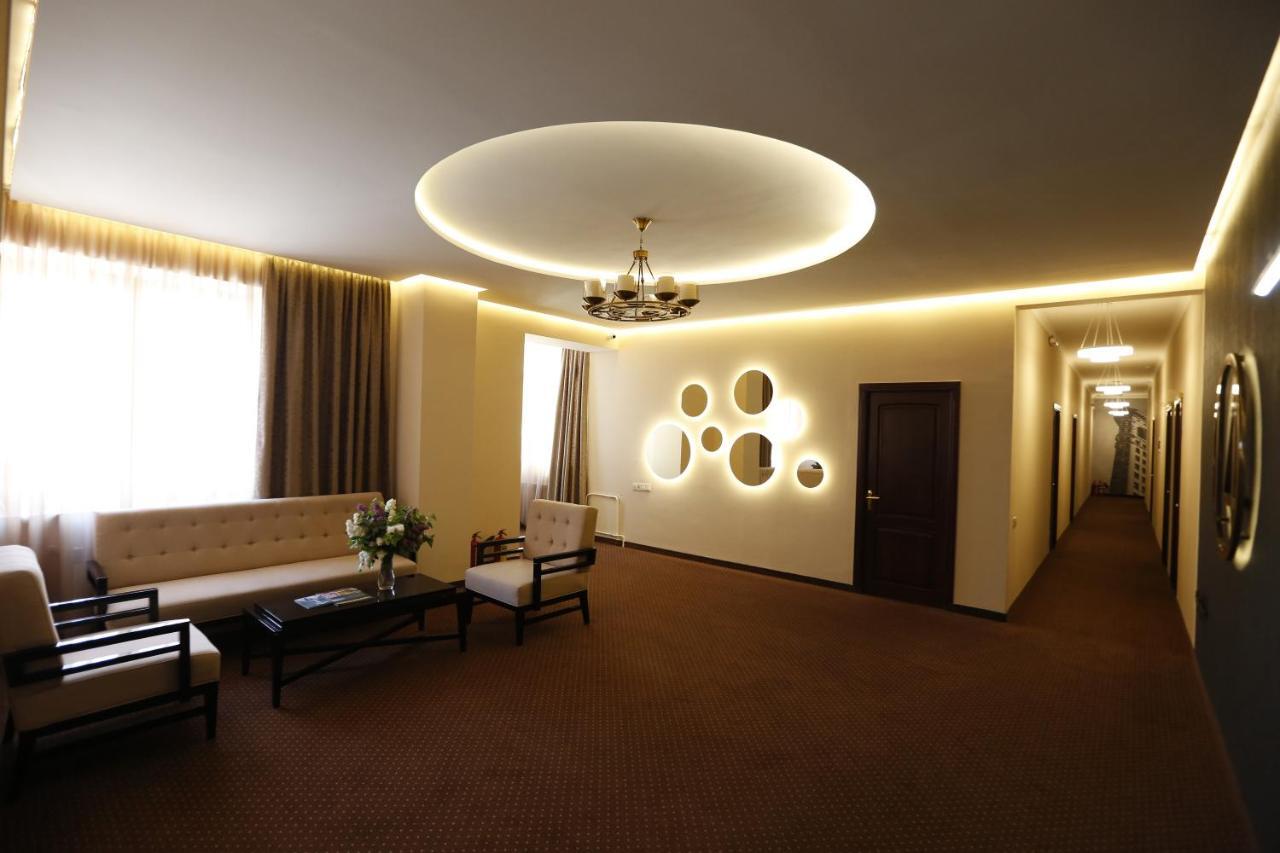 14 Floor Hotel Yerevan Ngoại thất bức ảnh